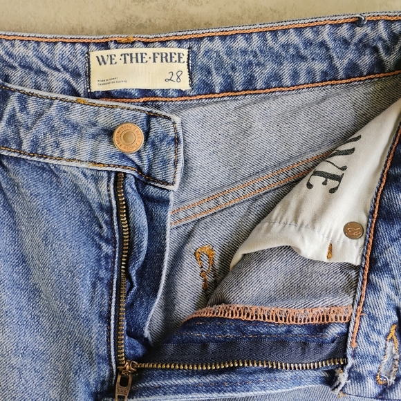 We The Free Pacifica Short Women 28 Blue Jean High Rise Distressed Hem 5" Inseam - Picture 6 of 13